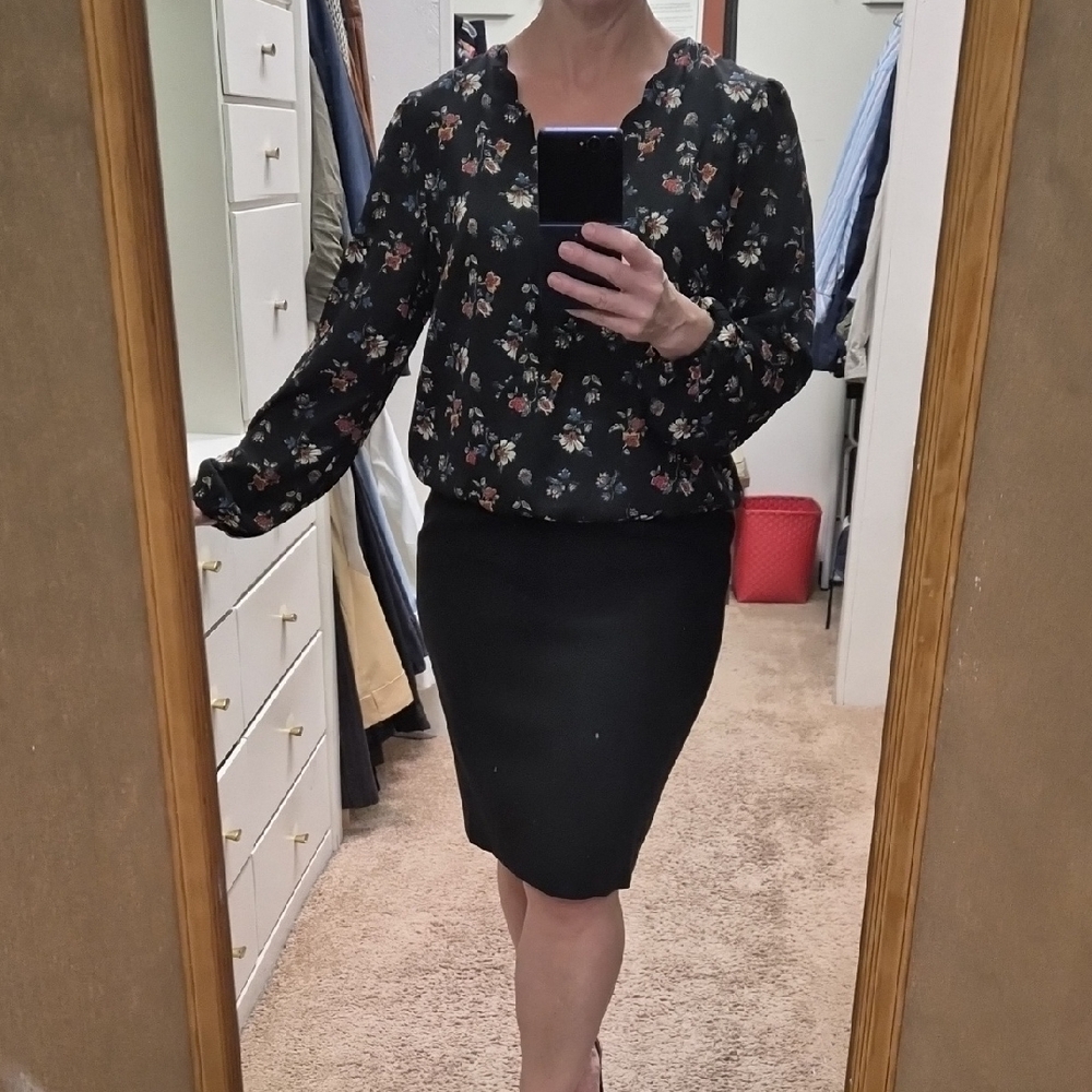 Nine Britton EUC Floral Black Blouse